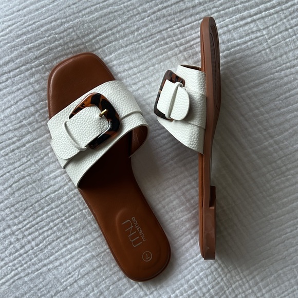 🍉 NWT • Women’s Vegan “Leather” Buckle Sandals • W7 - Picture 7 of 11